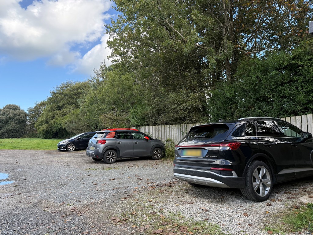 Lot: 50 - HARDSTANDING AREA AND LAND - Hardstanding area